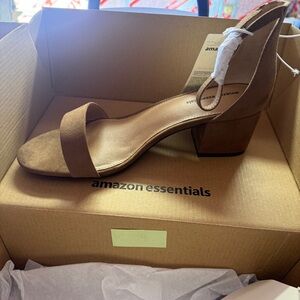 Amazon Essentials Women's Brown Block Heel Sandals